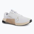 Γυναικεία παπούτσια προπόνησης Nike Metcon 9 white/metallic gold grain/sanddrift/white