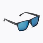 Γυαλιά ηλίου GOG Nolino ματ γκρι/κρυστάλλινο γκρι/πολυχρωματικό λευκό-μπλε E825-2P