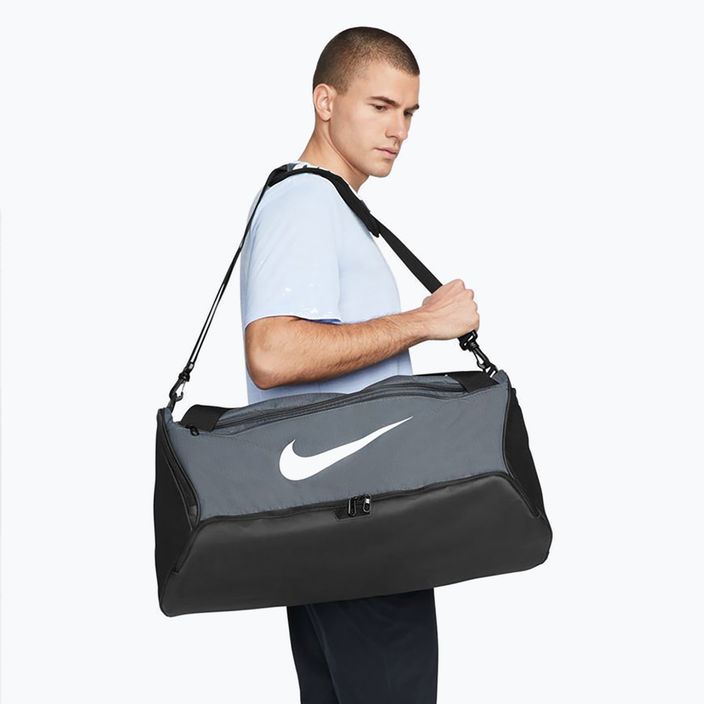 Nike Brasilia τσάντα προπόνησης 9.5 60 l γκρι/λευκό 9