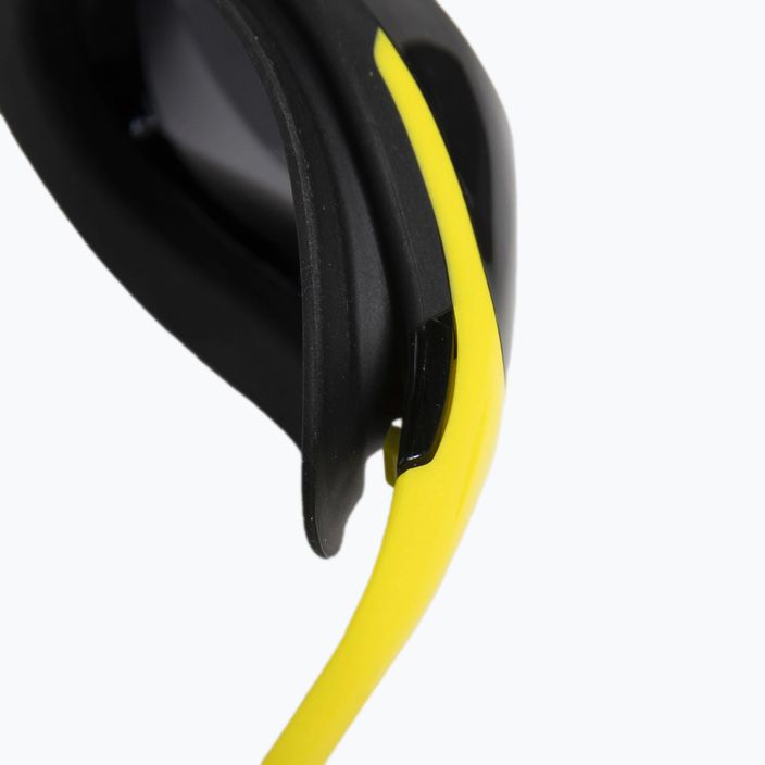 Γυαλιά κολύμβησης Arena Cobra Swipe σκούρο καπνό/κίτρινο 004195/200 11