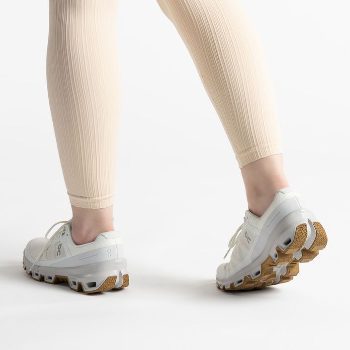 Γυναικεία παπούτσια μονοπατιών On Cloudventure λευκό 3299255 3