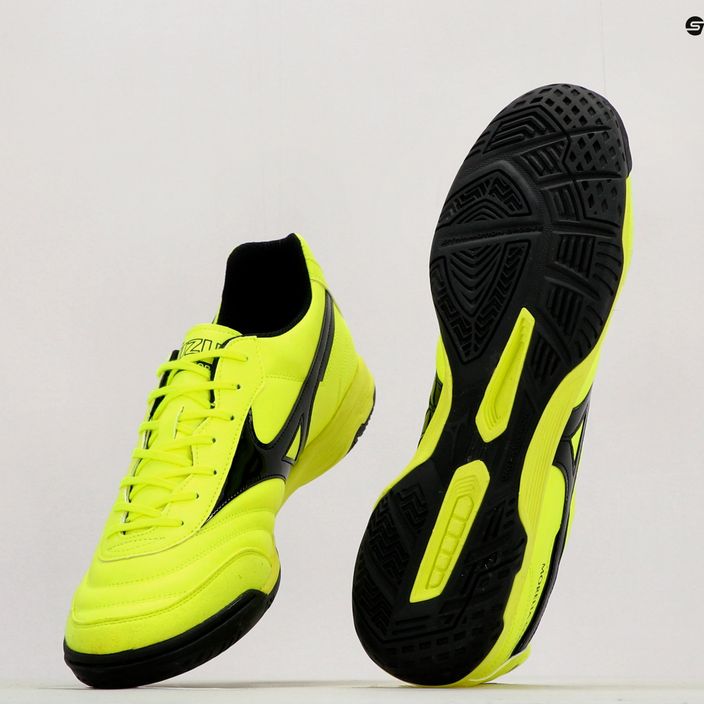 Ανδρικά ποδοσφαιρικά παπούτσια Mizuno Morelia Sala Classic IN κίτρινο Q1GA220245 15