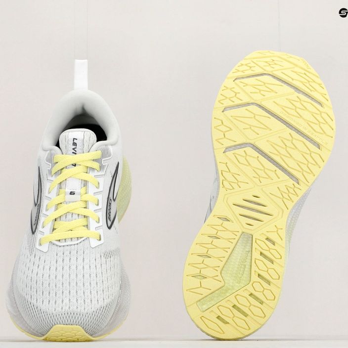 Brooks Levitate 6 γυναικεία παπούτσια για τρέξιμο λευκό 1203831B137 14
