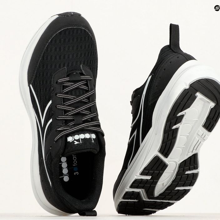 Γυναικεία παπούτσια τρεξίματος Diadora Snipe μαύρο/γκρι παγωμένο γκρι 12