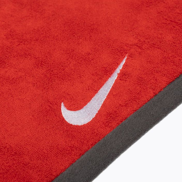 Nike Fundamental Μεγάλη πετσέτα κόκκινη N1001522-643 3