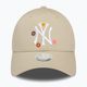Γυναικείο καπέλο μπέιζμπολ New Era Flower 9Forty New York Yankees ανοιχτό μπεζ 2
