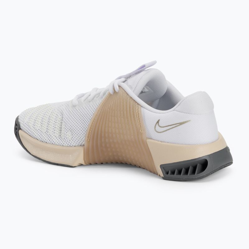 Γυναικεία παπούτσια προπόνησης Nike Metcon 9 white/metallic gold grain/sanddrift/white 3