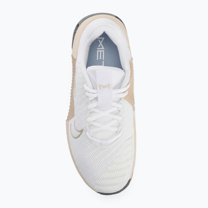 Γυναικεία παπούτσια προπόνησης Nike Metcon 9 white/metallic gold grain/sanddrift/white 5