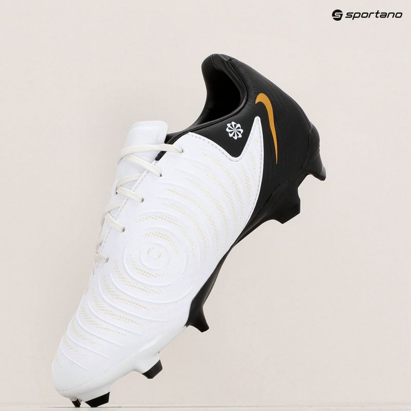 Nike Phantom GX II Academy FG/MG μπότες ποδοσφαίρου λευκό / μεταλλικό χρυσό νόμισμα / μαύρο 9