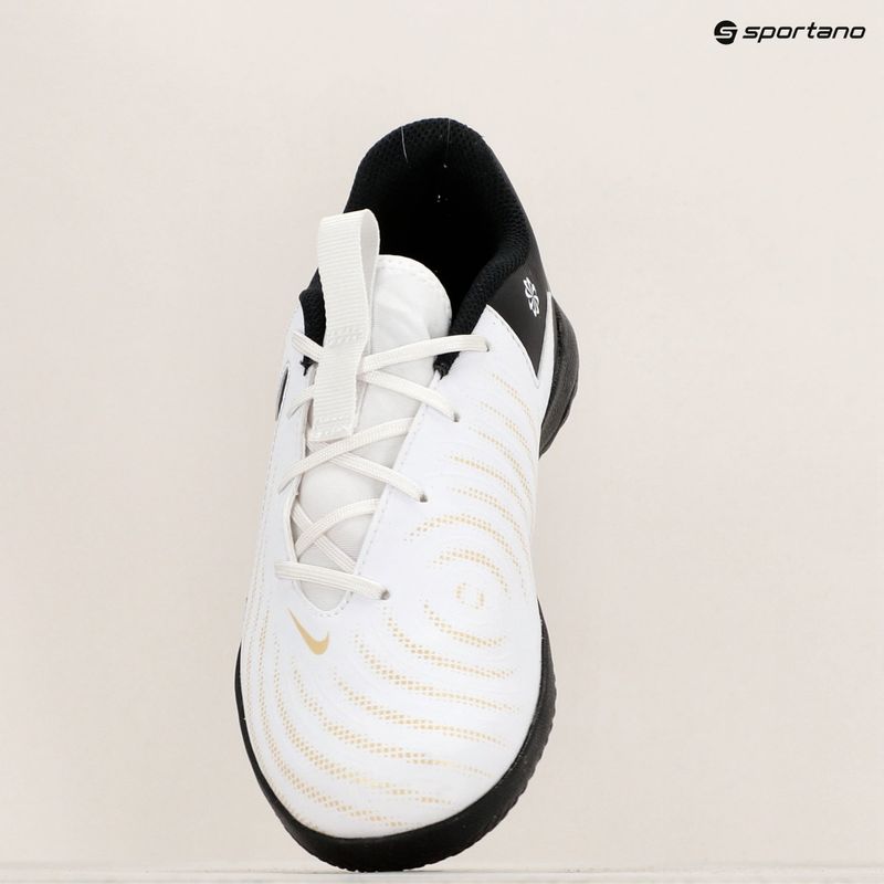 Παιδικά παπούτσια ποδοσφαίρου Nike Phantom GX II Academy IC white/metallic gold coin/black 9